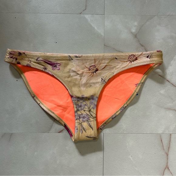 Triangl Bikini Bottoms Size Large - Picture 1 of 3
